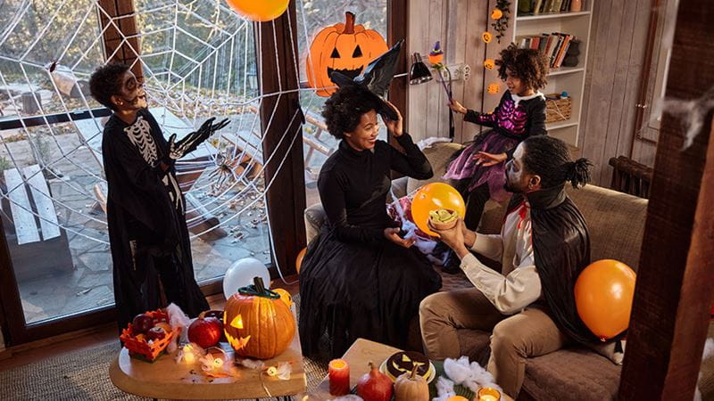 Niños en una fiesta de Halloween